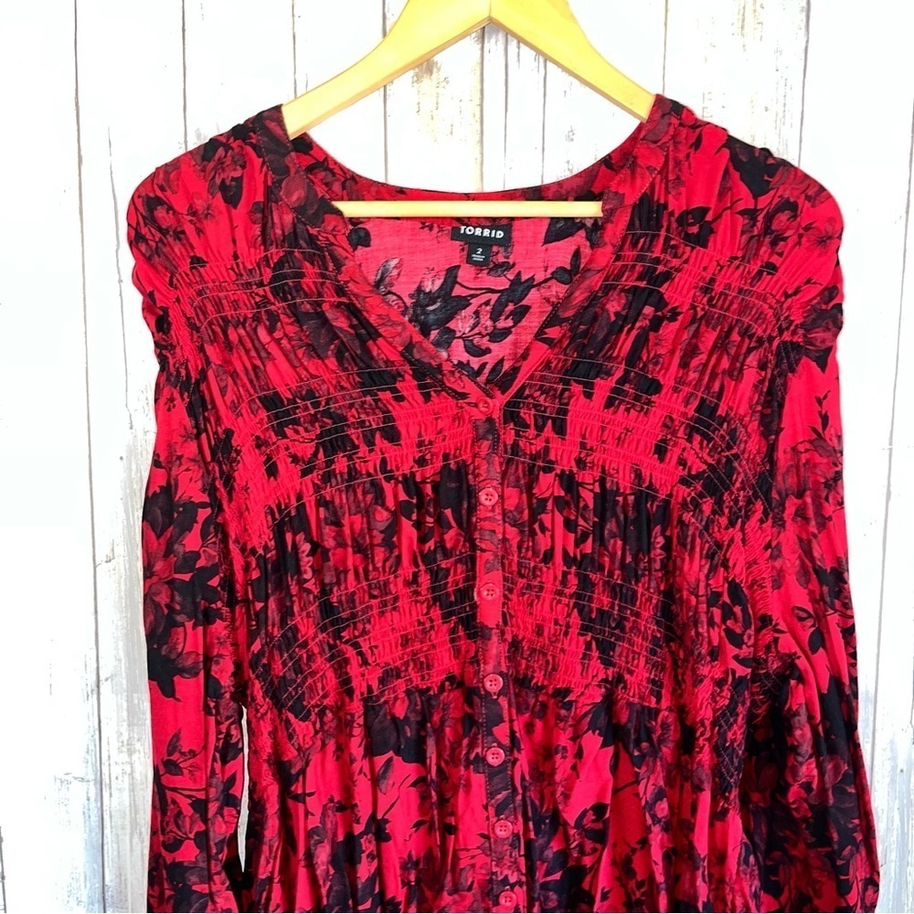 Torrid Smocked Babydoll Tunic 2X Red Black Floral Button Front High Low Top - Picture 7 of 8